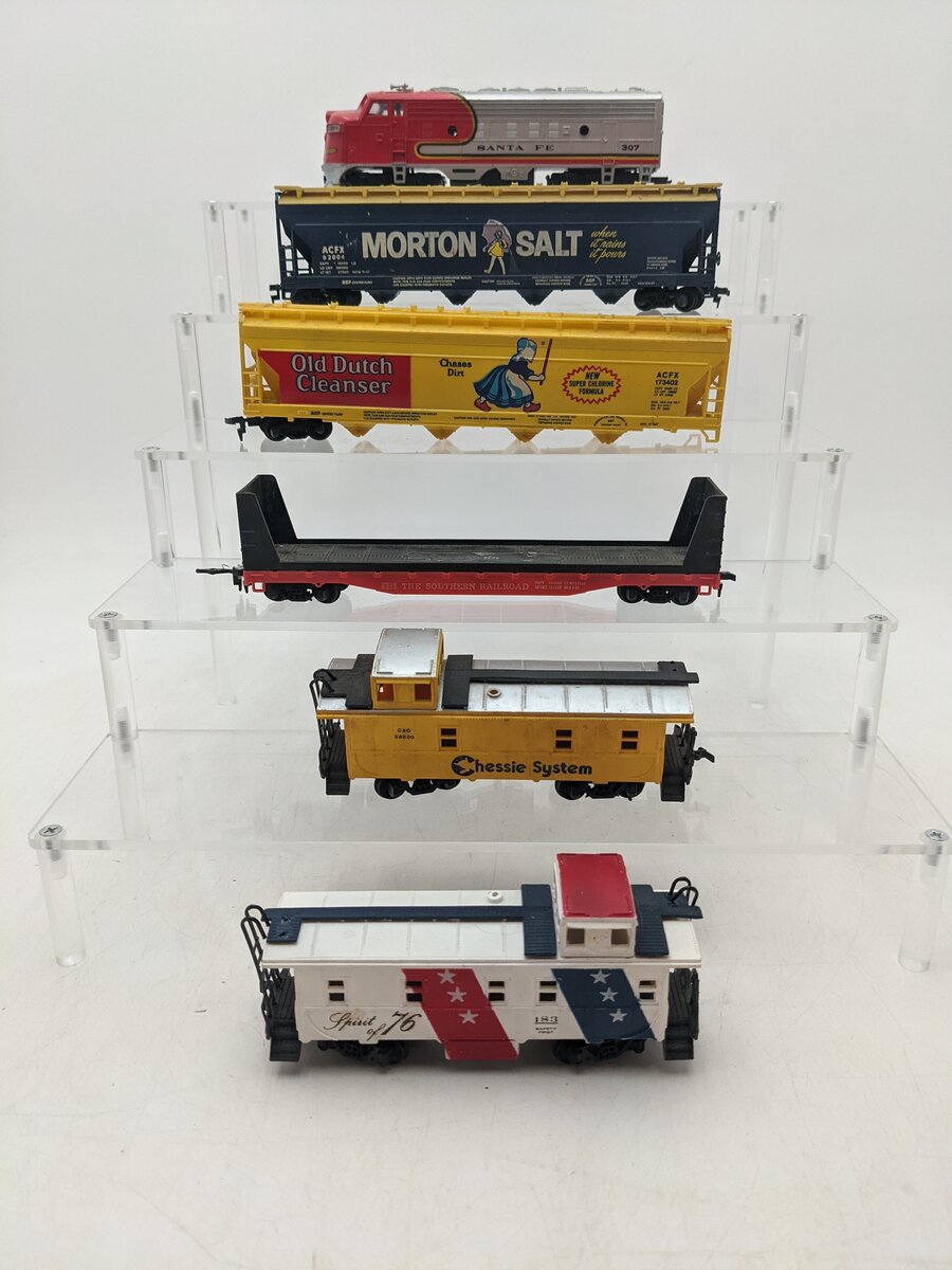 HO Scale Assorted Freight Cars & Diesel Engine [6] EX