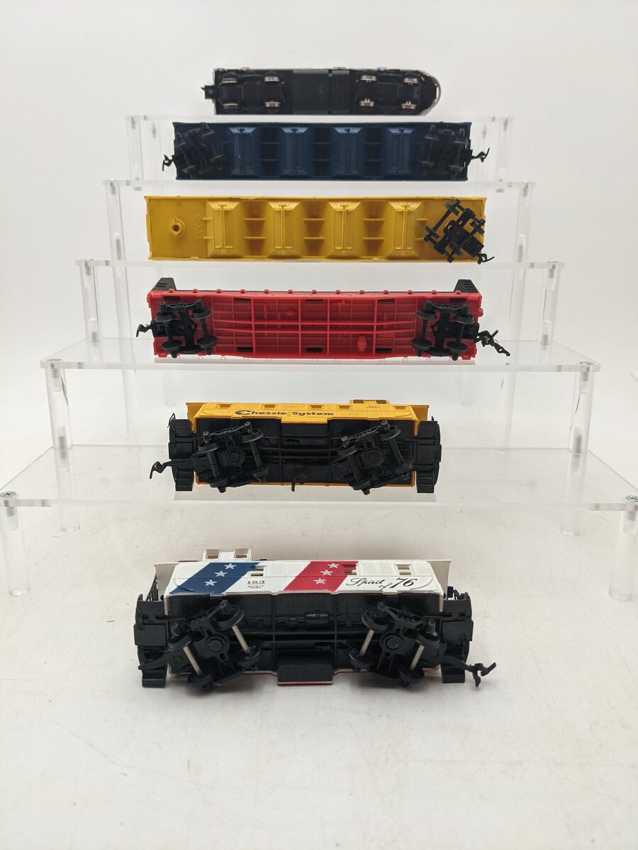 HO Scale Assorted Freight Cars & Diesel Engine [6] EX
