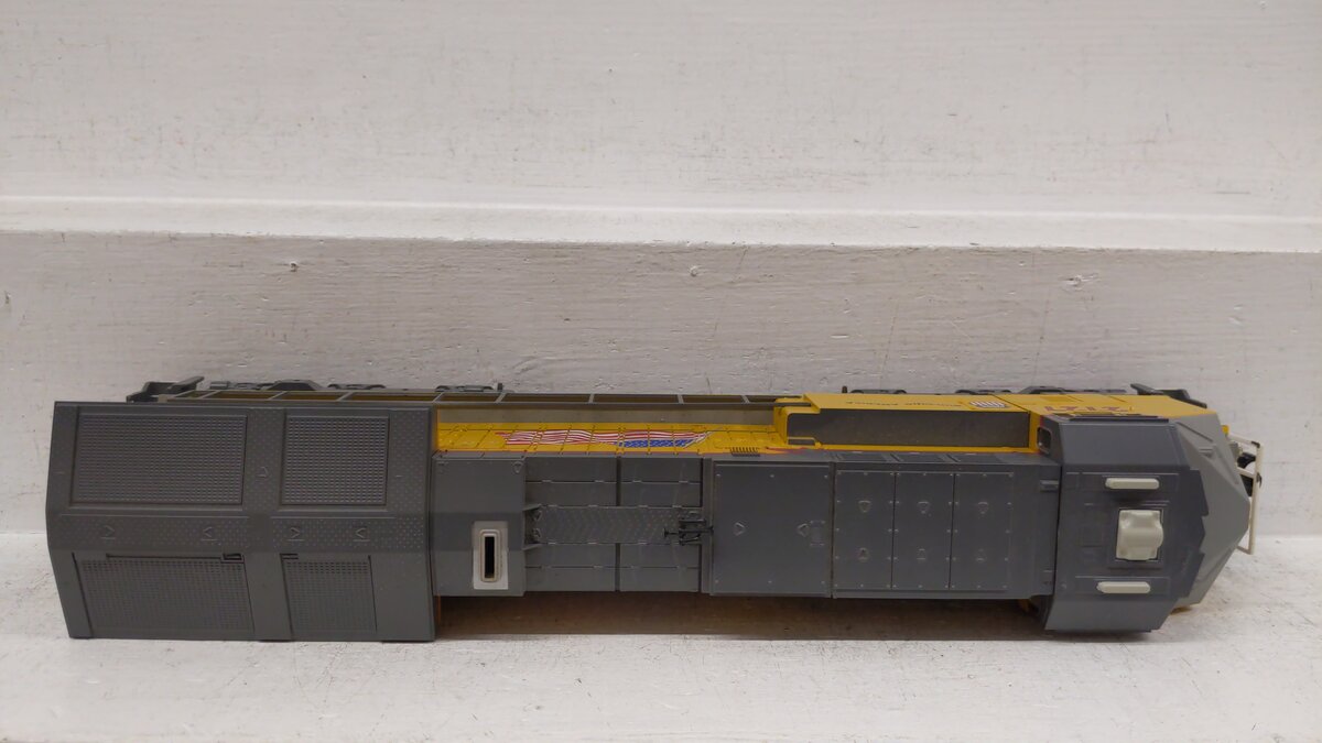 Lionel 1934042 O Union Pacific LionChief Plus 2.0 ET44AC Diesel Locomotive #2727 EX/Box
