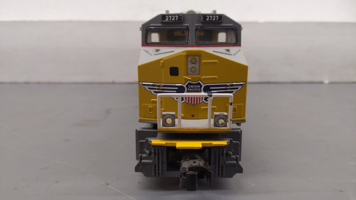 Lionel 1934042 O Union Pacific LionChief Plus 2.0 ET44AC Diesel Locomotive #2727 EX/Box