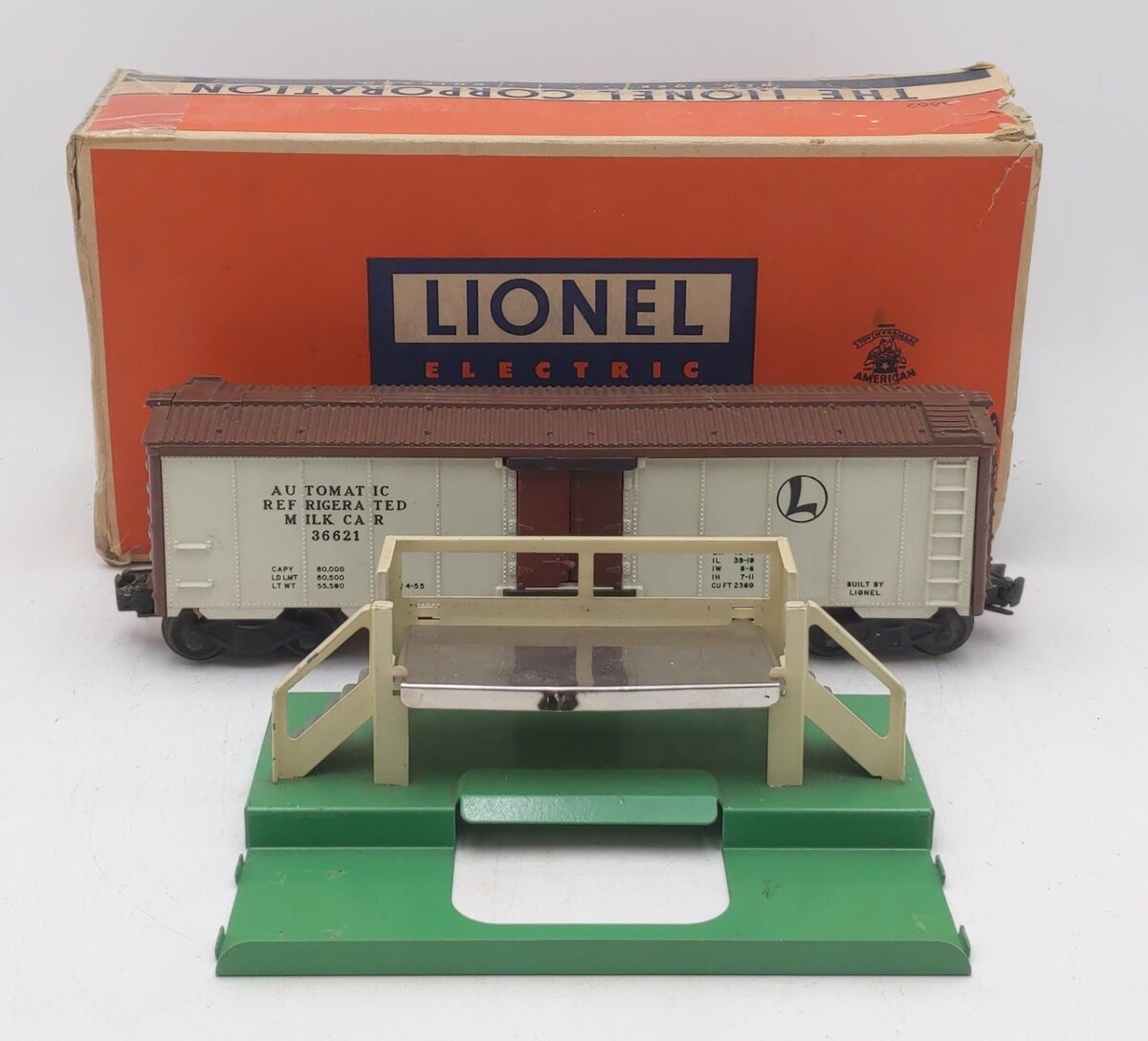 Lionel 3662 Vintage O Brn & Wht Large Operating Milk Car Bar-End Trks w/Platform VG/Box