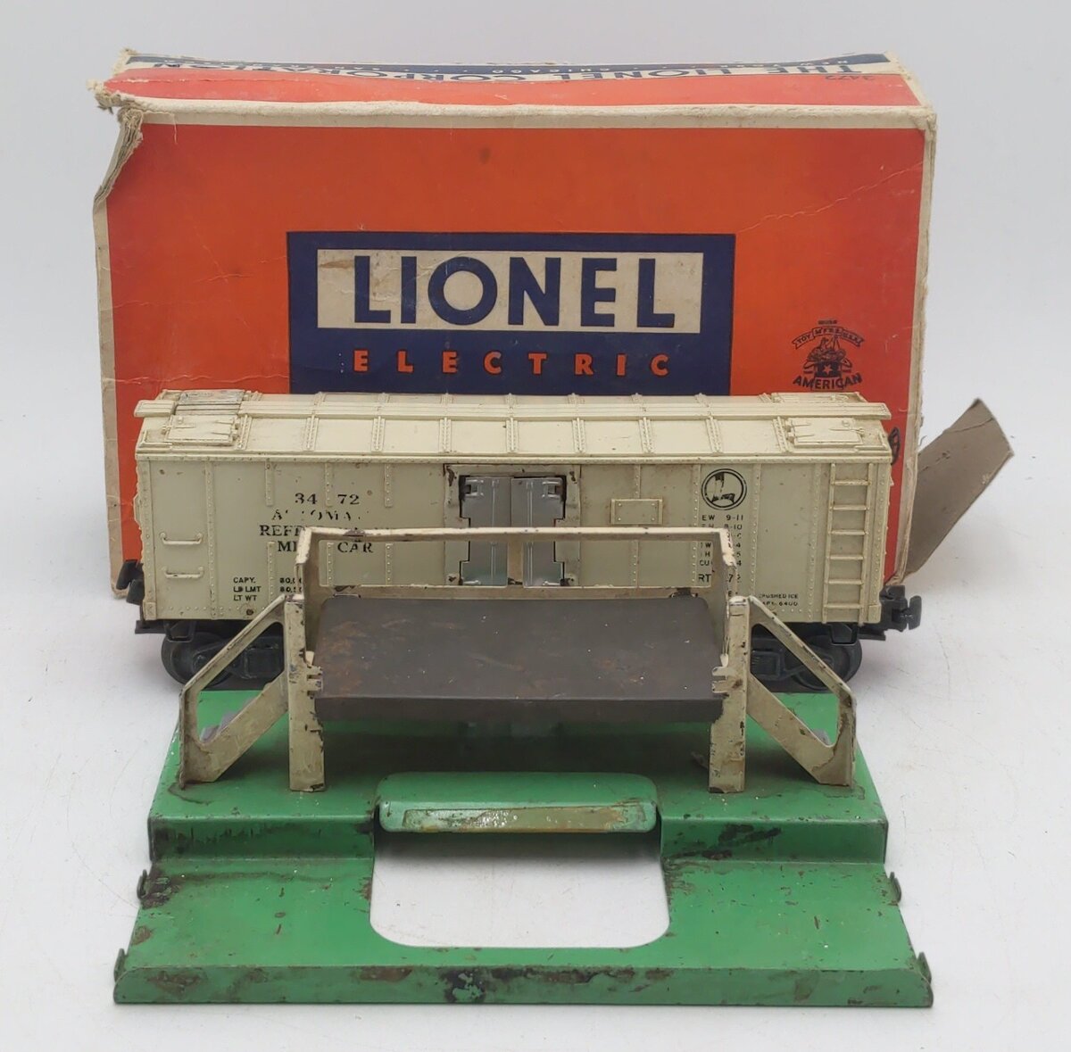 Lionel 3472 Vintage O Operating Milk Car with Platform VG/Box
