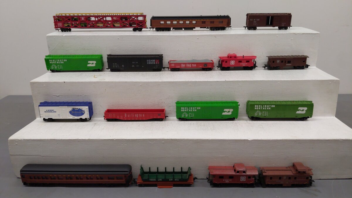 HO Scale Assorted Freight Cars [16] VG