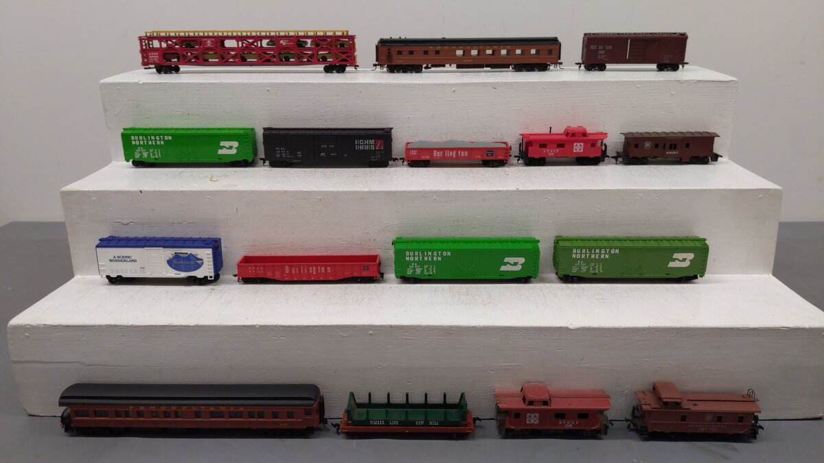 HO Scale Assorted Freight Cars [16] VG