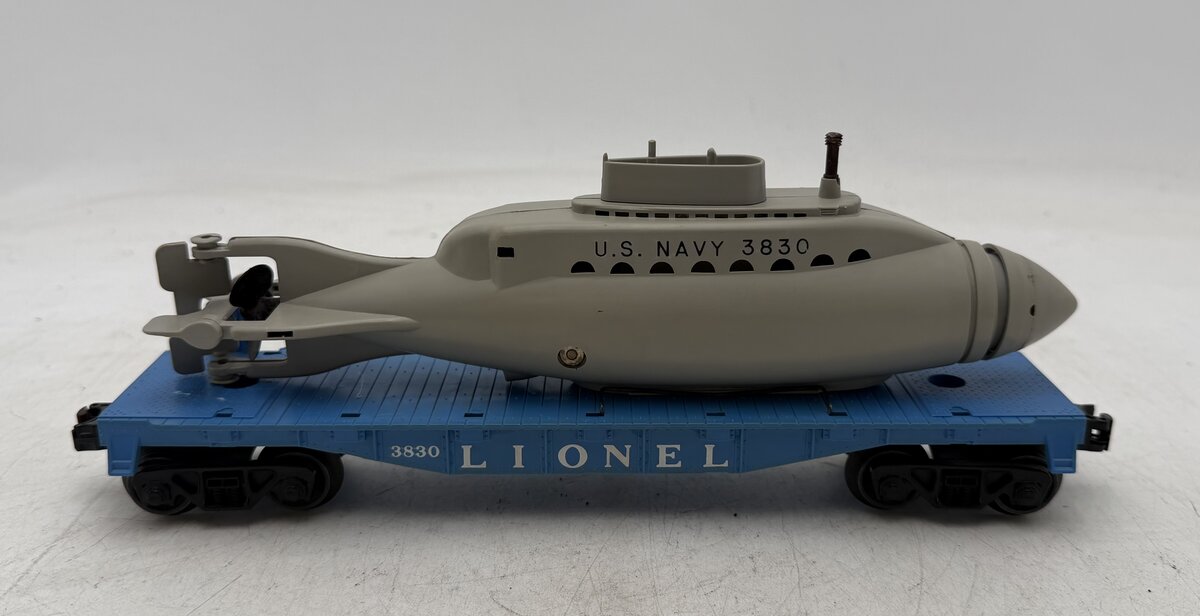 Lionel 3830 Vintage O Flatcar with Operating U.S. Navy Submarine VG