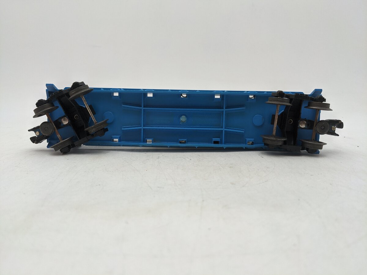 Lionel 3830 Vintage O Flatcar with Operating U.S. Navy Submarine VG/Box