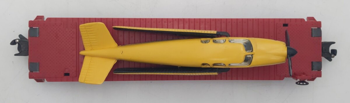 Lionel 6800 Vintage O Flatcar with Yellow over Black Airplane EX
