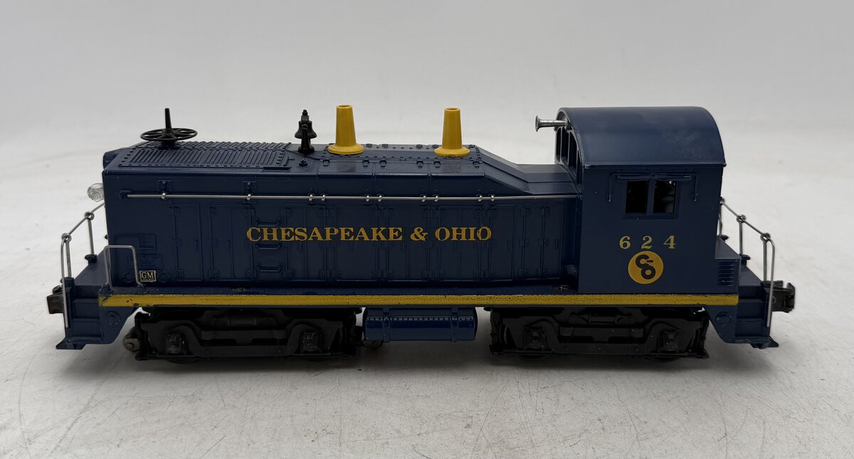 Lionel 624 Vintage O Chesapeake & Ohio NW-2 Powered Diesel Locomotive VG