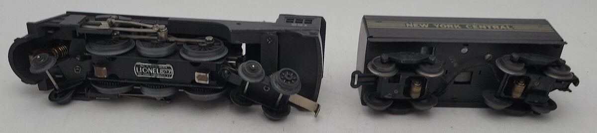 Lionel 221 Vintage O NYC  Dreyfuss Gray 2-6-4 Steam Locomotive & 221W Tender VG