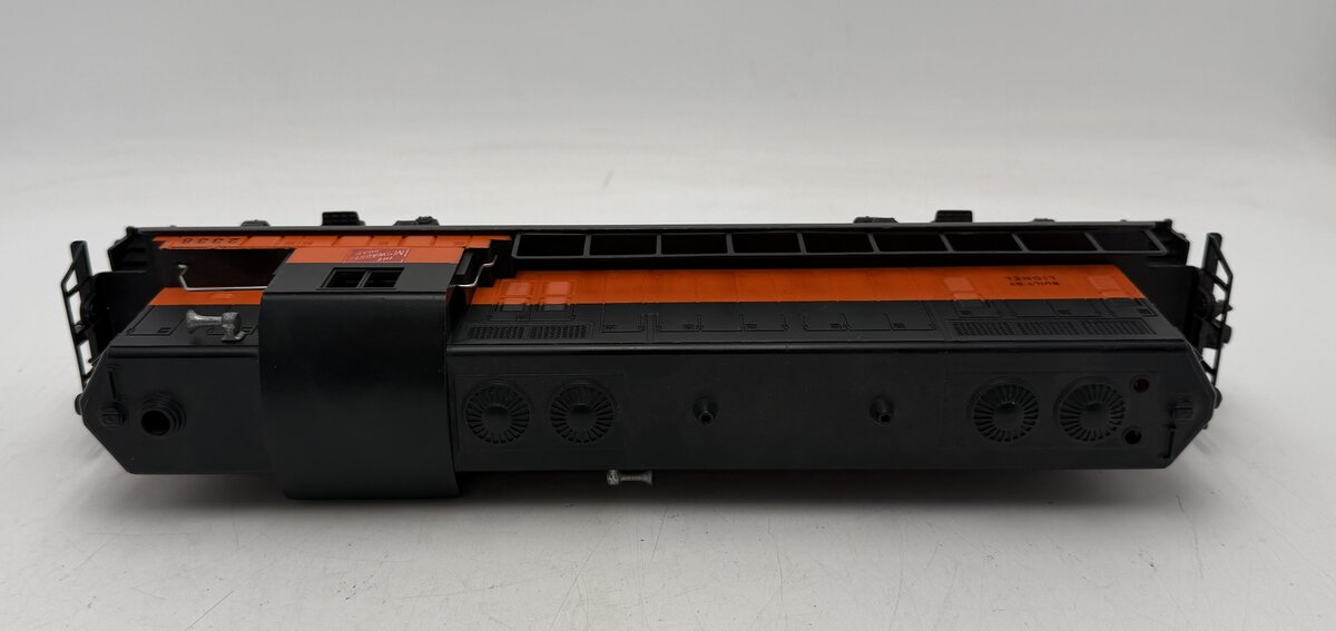 Lionel 2338 Vintage O Milwaukee GP-7 Diesel Locomotive - Solid Stripe - RARE! VG
