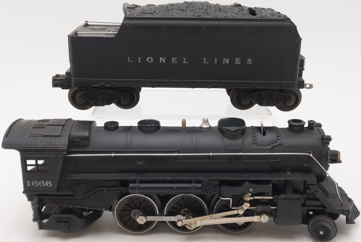 Lionel 1666 Vintage O 2-6-2 Die-Cast Steam Locomotive & 2466WX Tender VG
