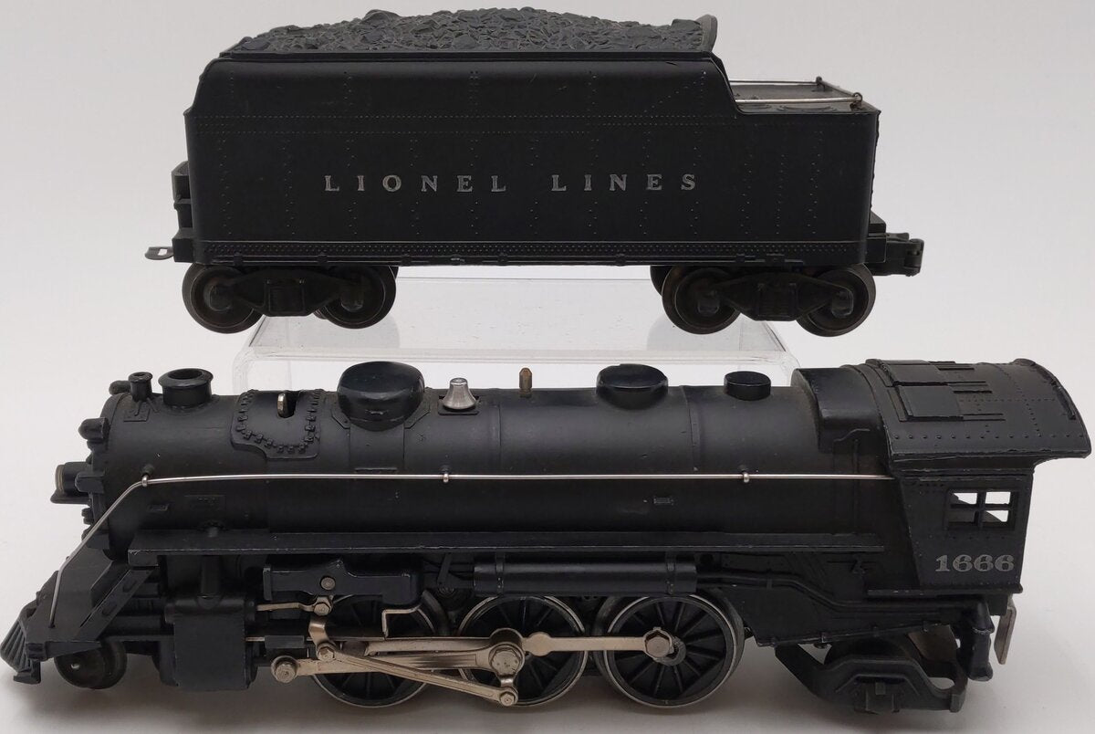 Lionel 1666 Vintage O 2-6-2 Die-Cast Steam Locomotive & 2466WX Tender VG