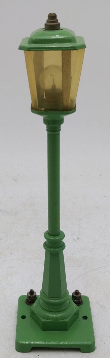 Lionel 56 Vintage O Lamp Post EX