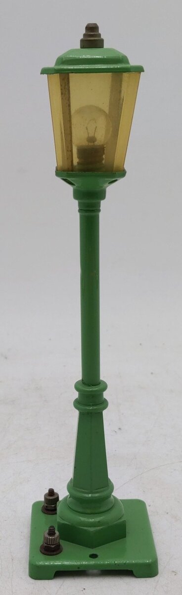Lionel 56 Vintage O Lamp Post EX