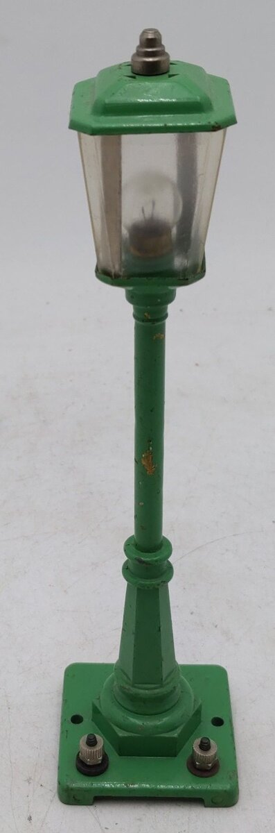 Lionel 56 Vintage O Lamp Post VG