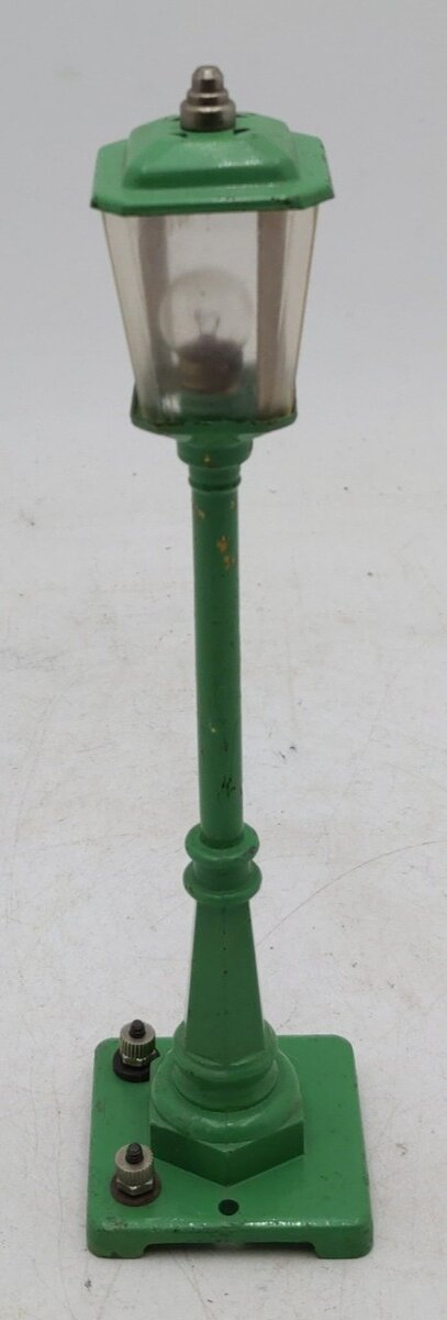 Lionel 56 Vintage O Lamp Post VG
