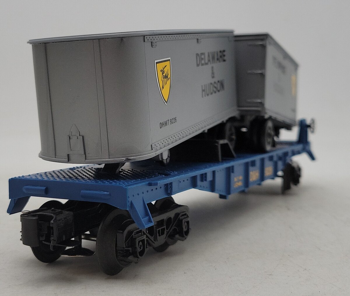 Lionel 6-9226 O Gauge Delaware and Hudson Flatcar with 2 Trailers EX/Box