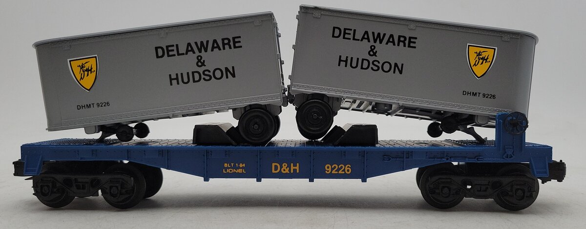 Lionel 6-9226 O Gauge Delaware and Hudson Flatcar with 2 Trailers EX/Box