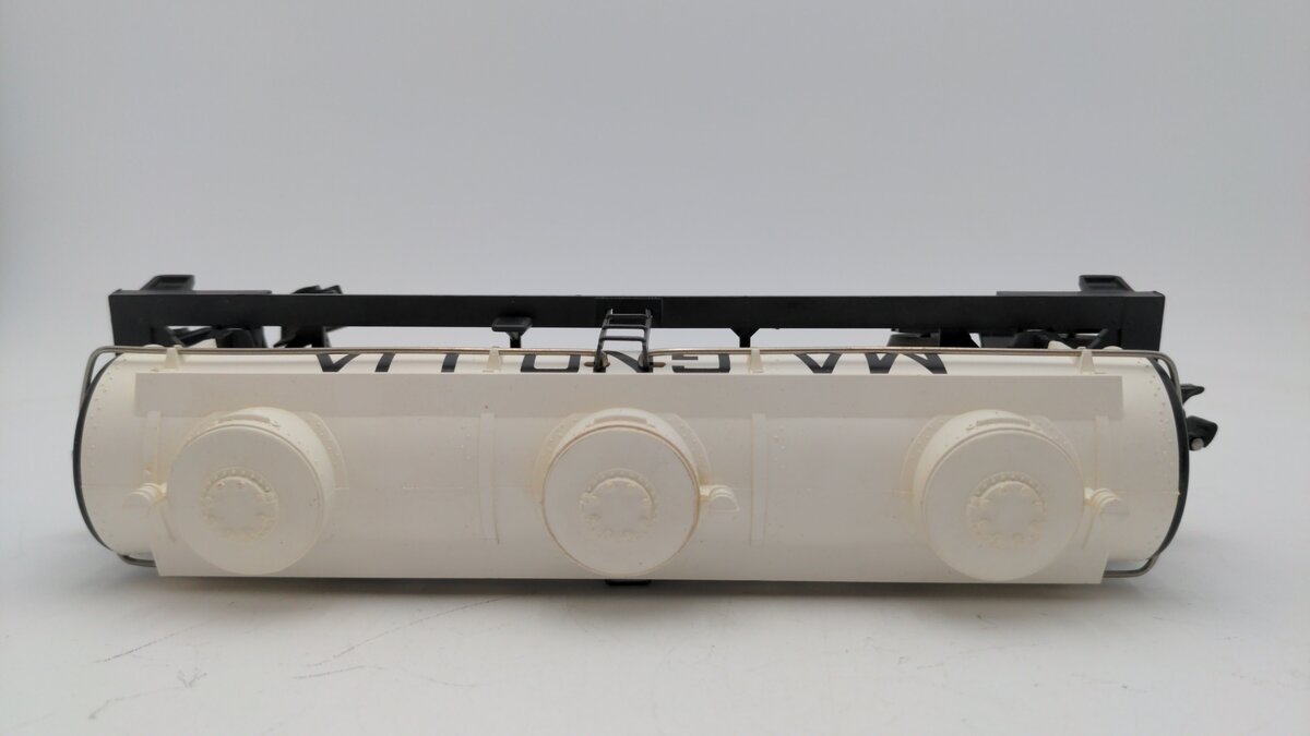 Lionel 6-9279 O Gauge Magnolia 3-Dome Tank Car EX