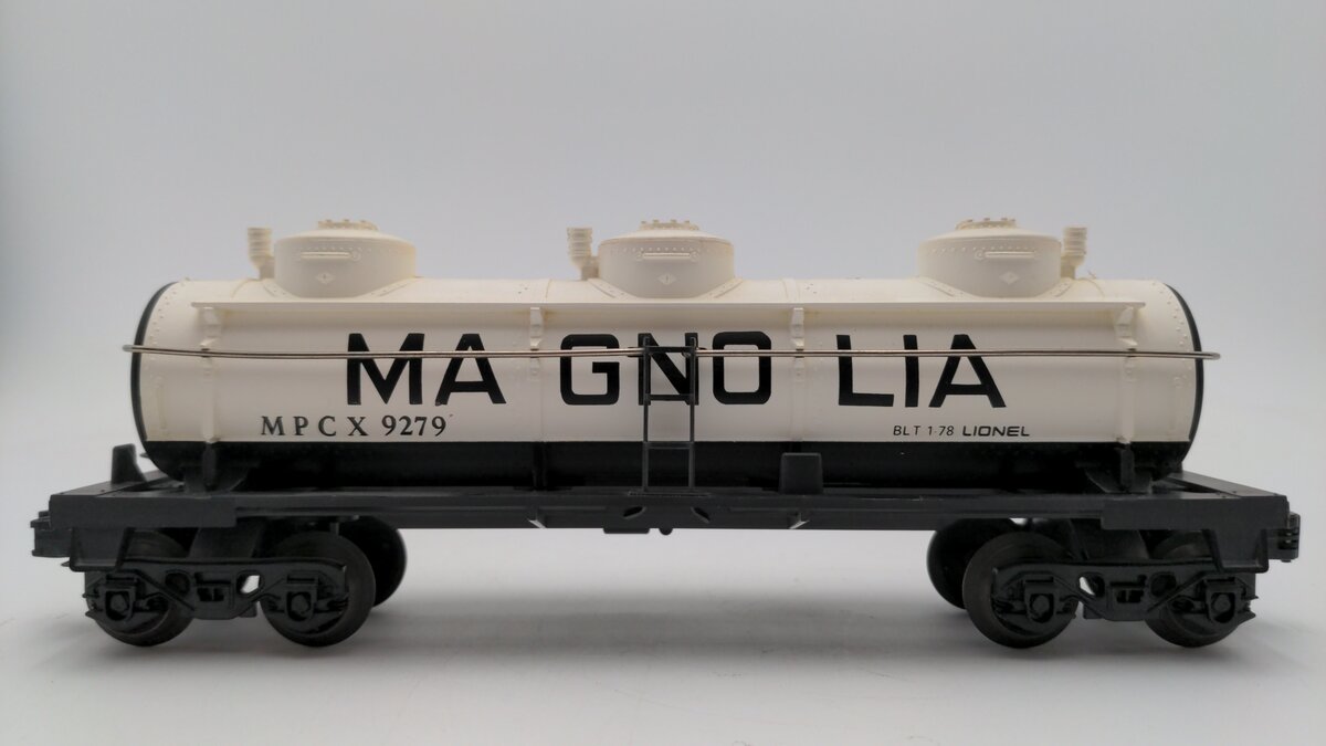 Lionel 6-9279 O Gauge Magnolia 3-Dome Tank Car EX