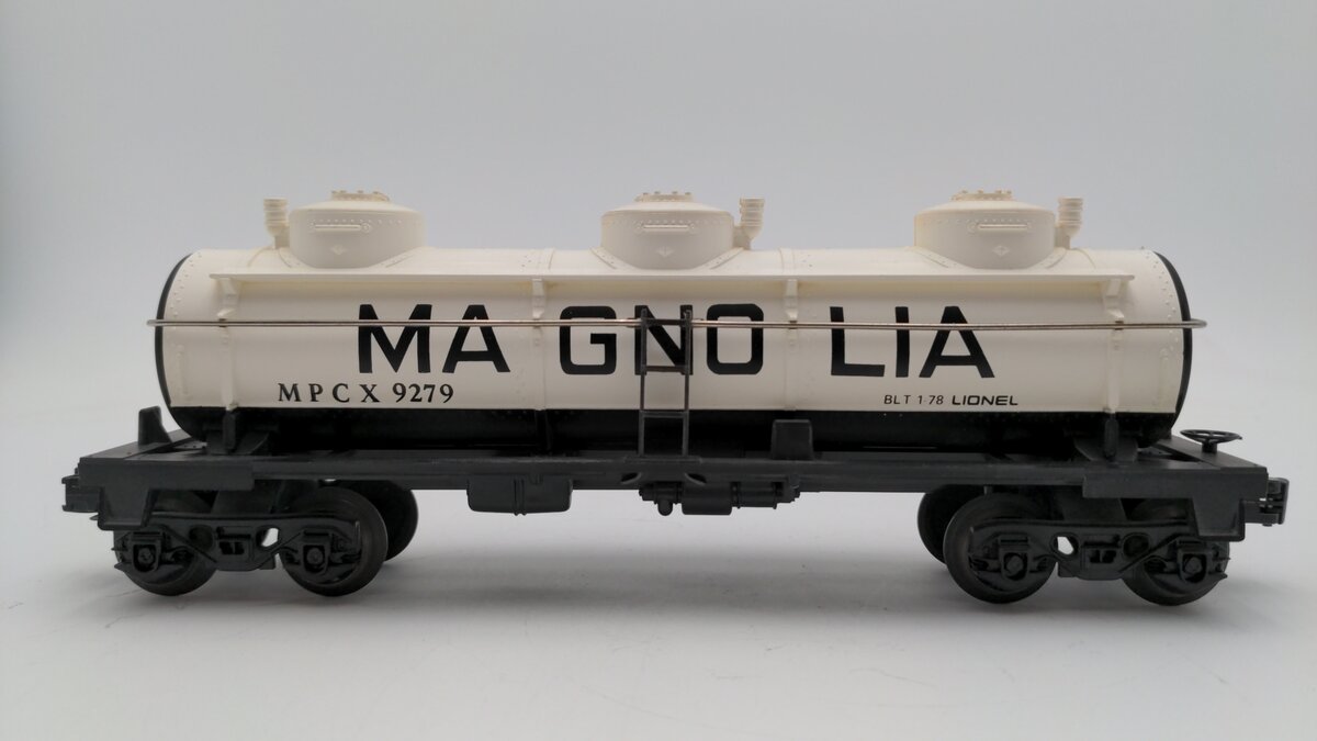 Lionel 6-9279 O Gauge Magnolia 3-Dome Tank Car EX