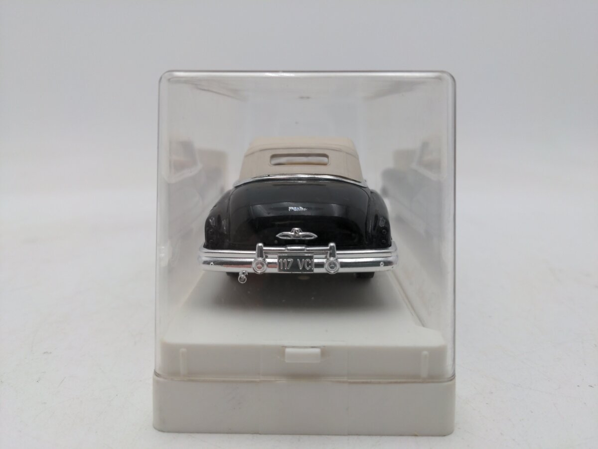 Solido 4512 1:43 Die Cast Black w/Off White Top 1950 Buick Super LN