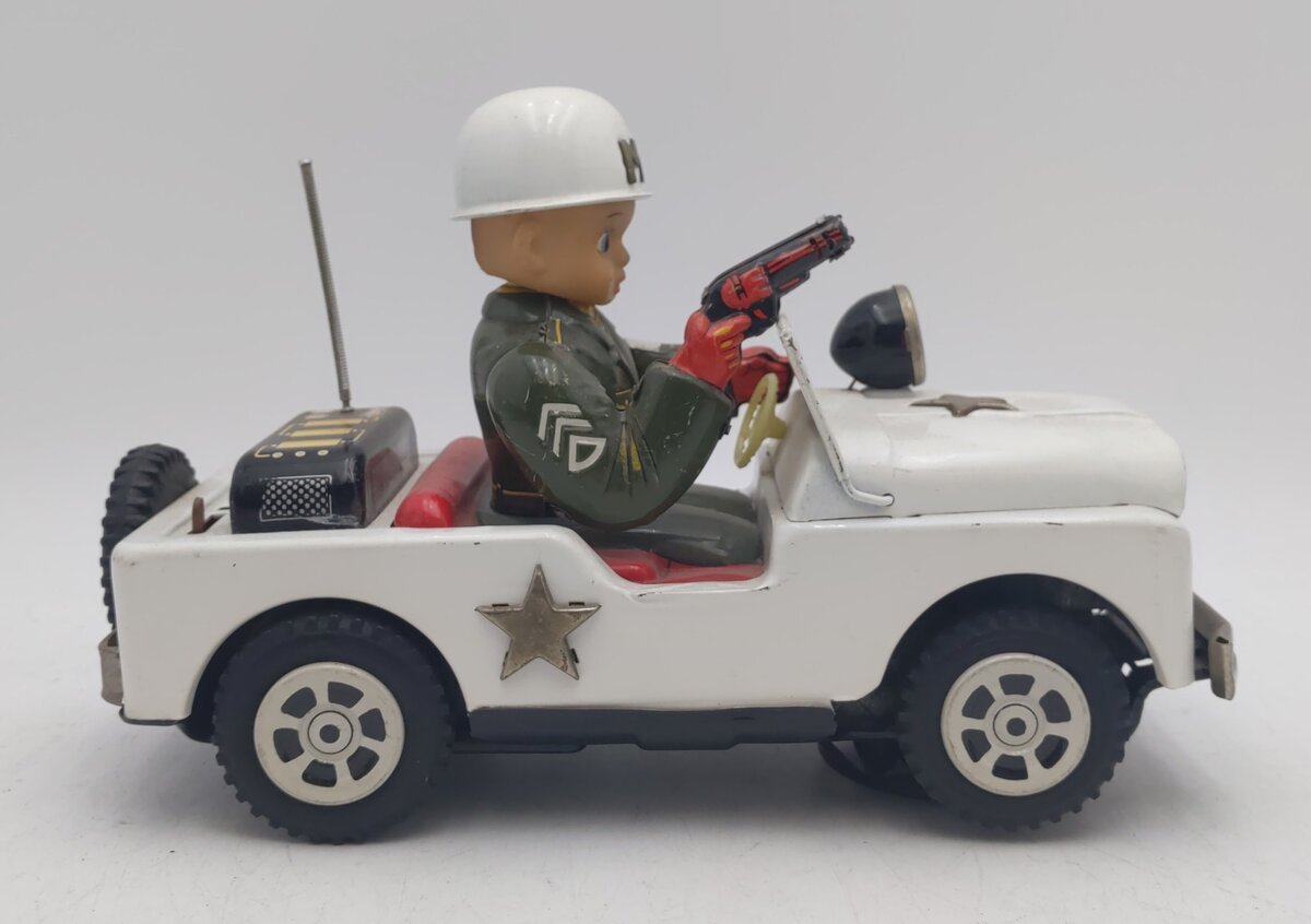 Daiya Military Police Jeep Tin Lithograph Battery Operated Toy EX