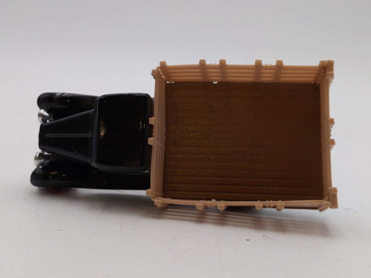Ertl 2503 1:43 W.J. Kennedy Dairy Co. 1930 Chevy Stake Truck EX/Box