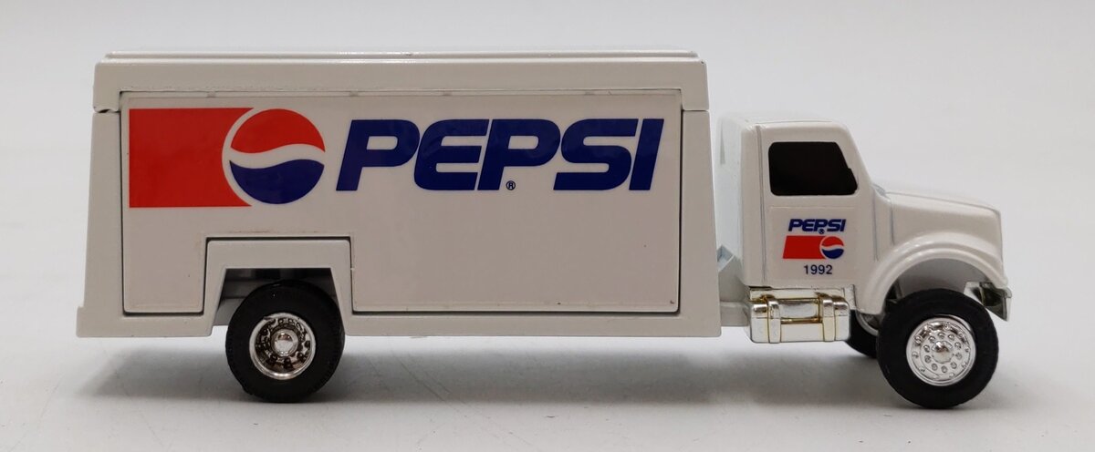 ERTL 7697 1:64 Scale Pepsi Beverage Truck NIB