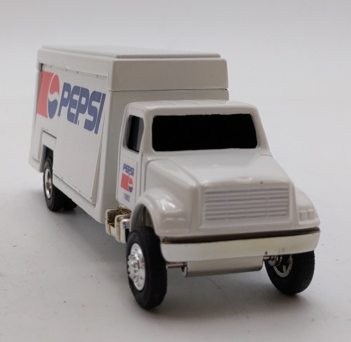 ERTL 7697 1:64 Scale Pepsi Beverage Truck NIB