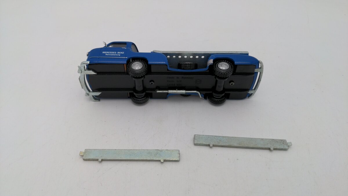 Conrad 1034 1:43 Scale Mercedes Benz 1955 Race Car Renn Transporter W/2 Ramps VG/Box
