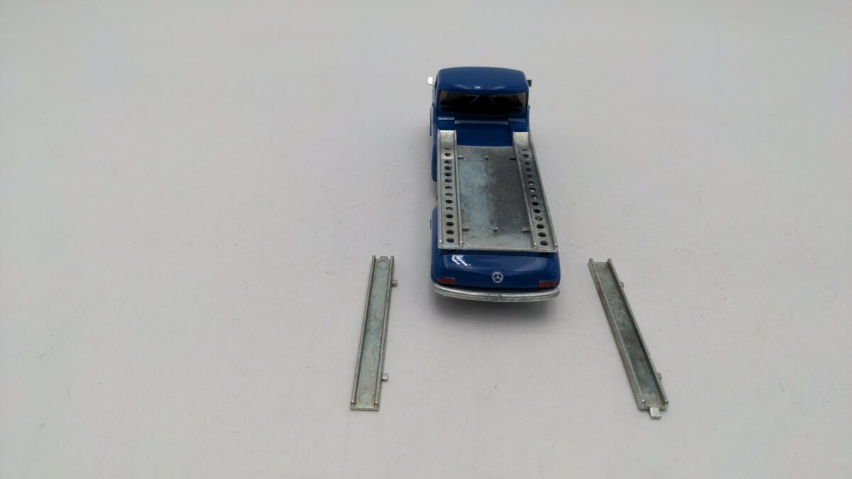Conrad 1034 1:43 Scale Mercedes Benz 1955 Race Car Renn Transporter W/2 Ramps VG/Box