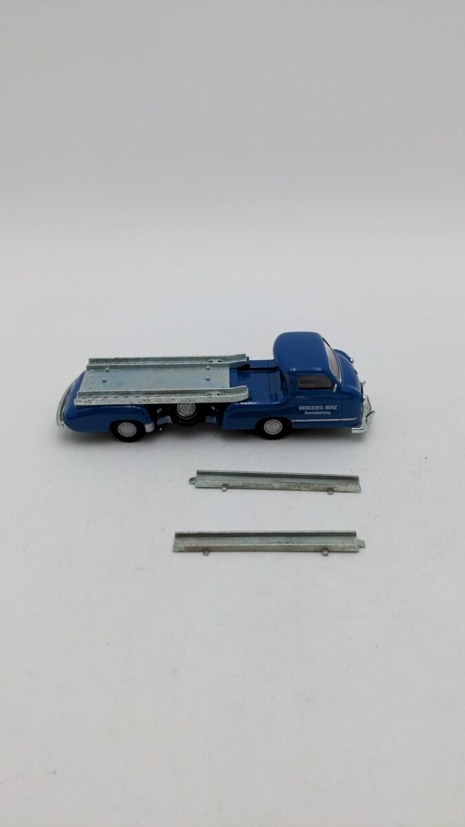 Conrad 1034 1:43 Scale 1955 Mercedes-Benz Race Car Renn Transporter W/2 Ramps EX/Box