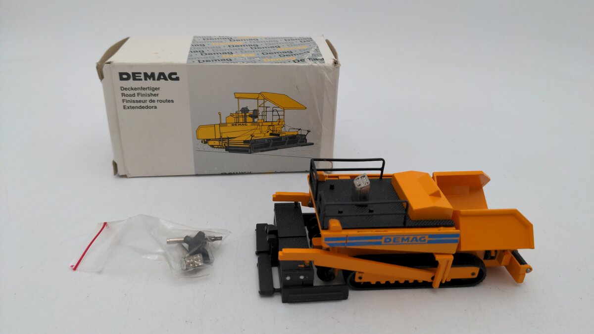 NZG 231 1:50 Scale Die-Cast Demag Road Finisher Asphalt Paver Die Cast Model EX/Box
