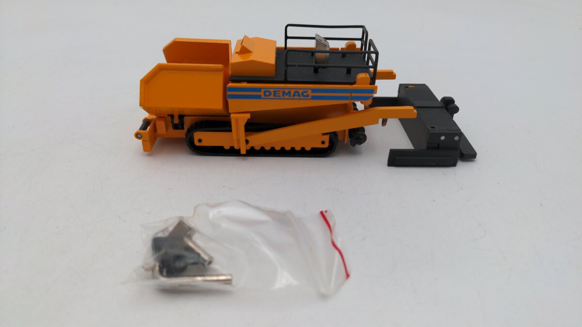 NZG 231 1:50 Scale Die-Cast Demag Road Finisher Asphalt Paver Die Cast Model EX/Box