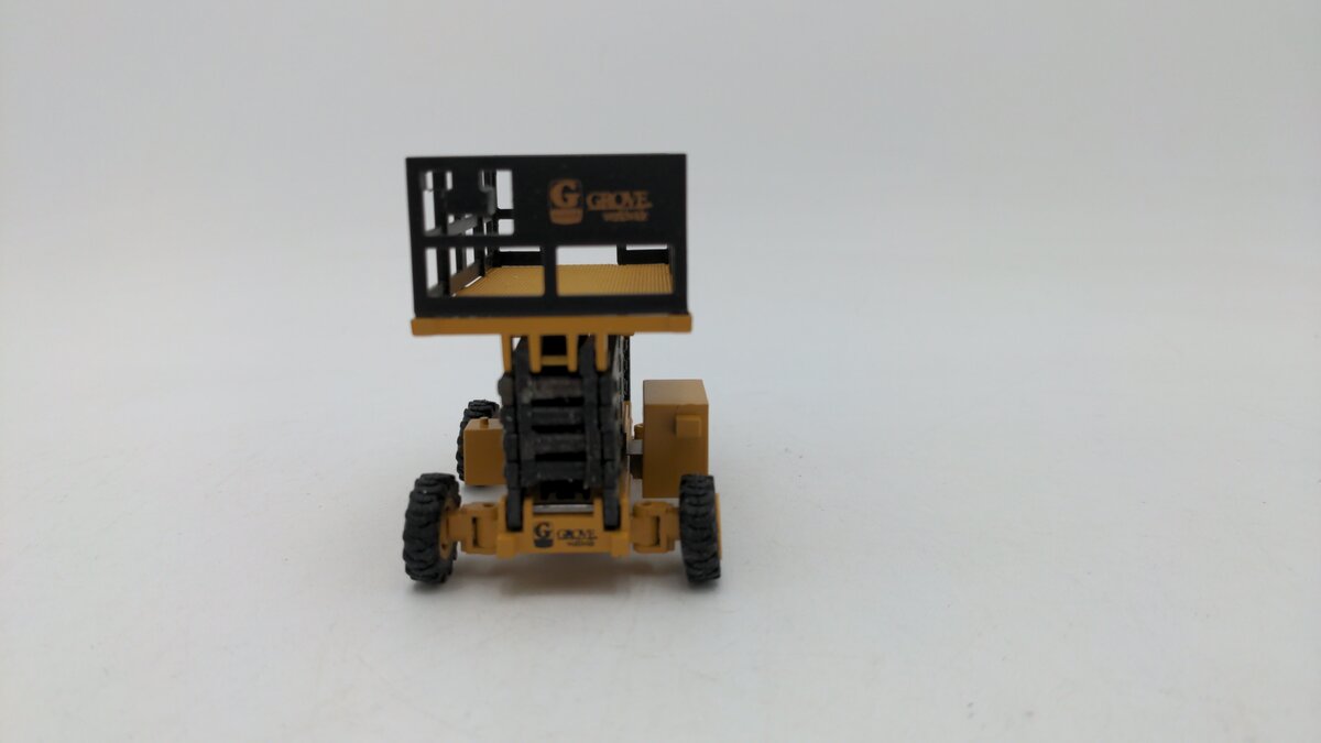 NZG 374 1:50 Scale SM 4688 Grove Manlift Super-Maxx Scissor Lift Platform VG/Box