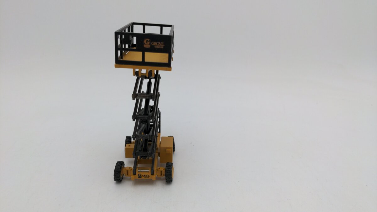 NZG 374 1:50 Scale SM 4688 Grove Manlift Super-Maxx Scissor Lift Platform VG/Box