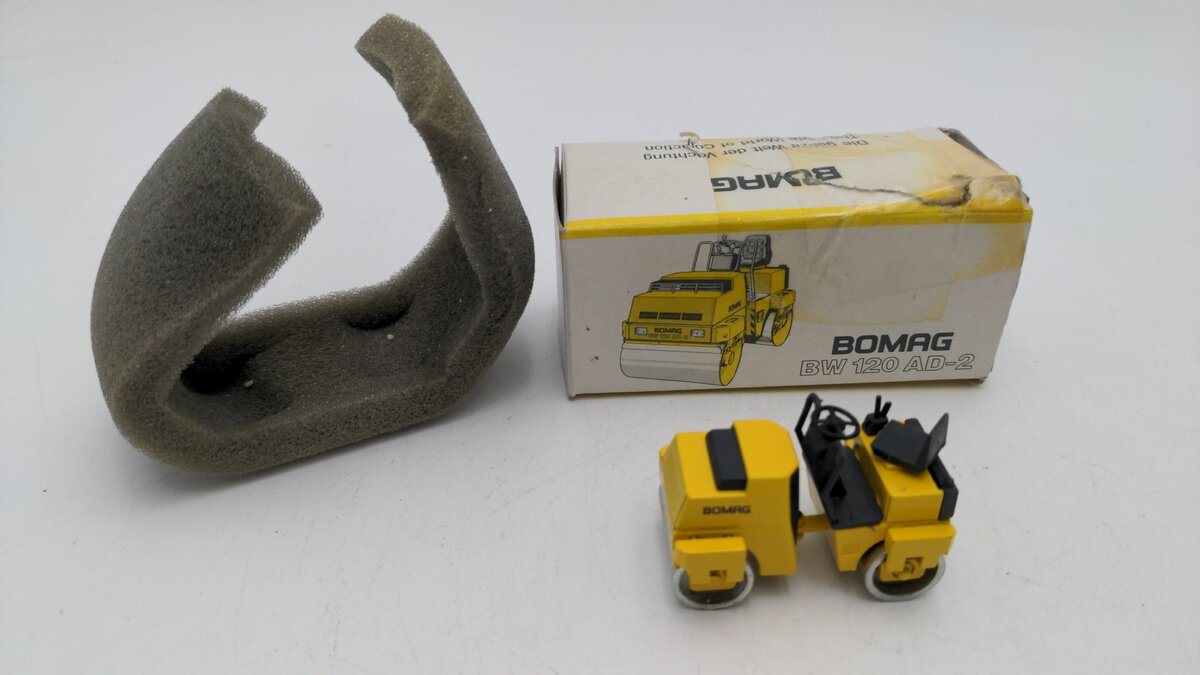 Conrad 2711 1:50 Scale Bomag BW 120 AD-2 Asphalt Roller Die Cast & Plastic Parts EX/Box