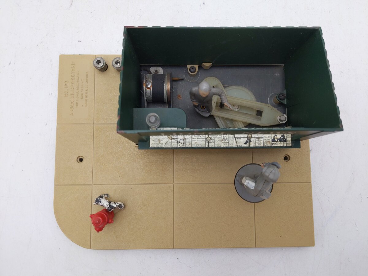 Lionel 128 Vintage O Animated Newsstand VG/Box
