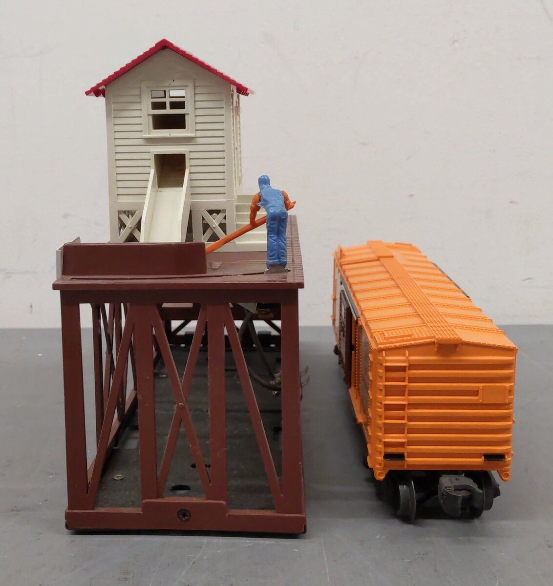 Lionel 352 Vintage O Postwar Operating Icing Station EX/Box