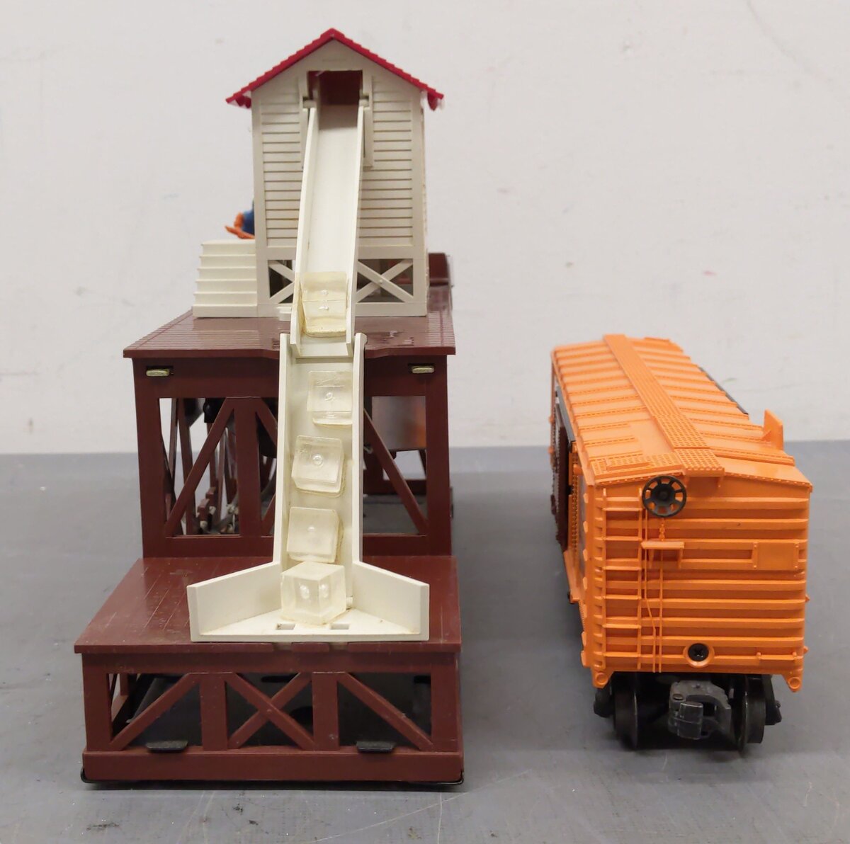 Lionel 352 Vintage O Postwar Operating Icing Station EX/Box