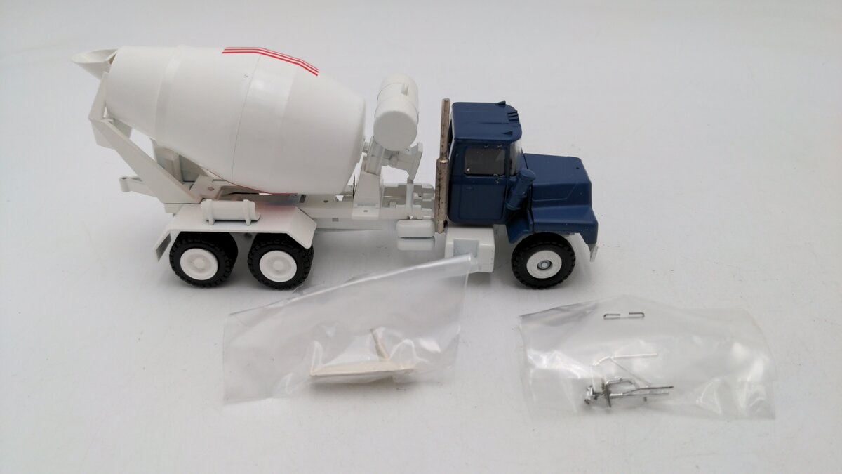 Conrad 3644 1:50 Scale Die Cast Mack Evans Cement Mixer W/USA Flag EX/Box