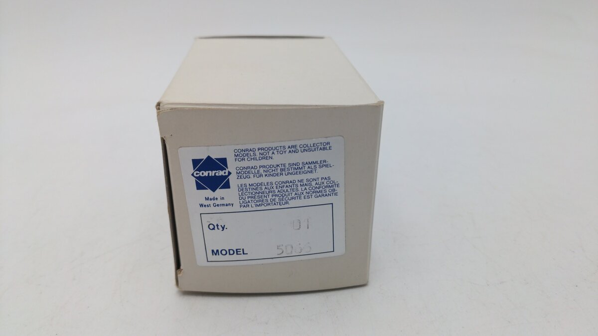 Conrad 5066 1:50 Scale Elgin Pelican Street Sweeper Die Cast Model EX/Box