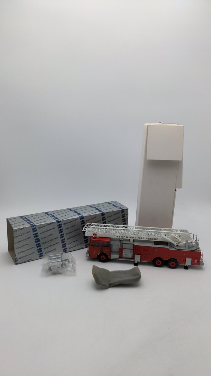 Conrad 5509 1:43 Scale City Of Miami Fire Rescue 2 Aerial Ladder Truck Die Cast EX/Box