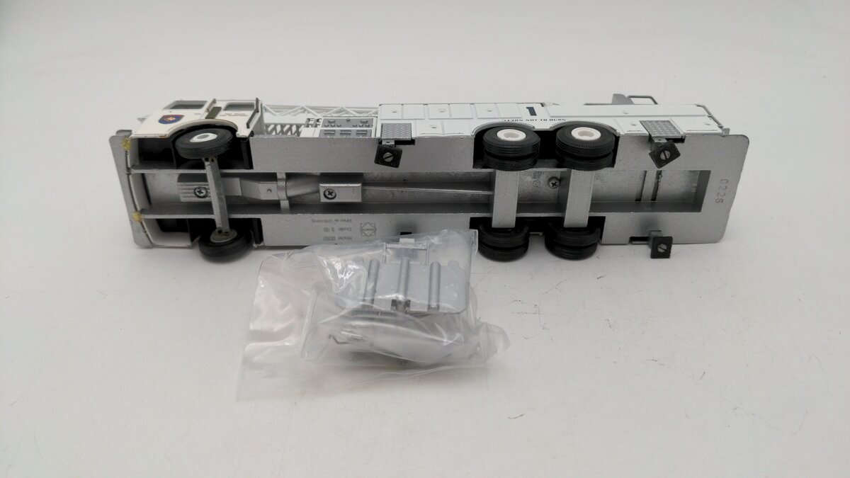 Conrad 5509 1:43 Scale White Tower Ladder Fort Worth Fire Engine # 1 Die Cast EX/Box
