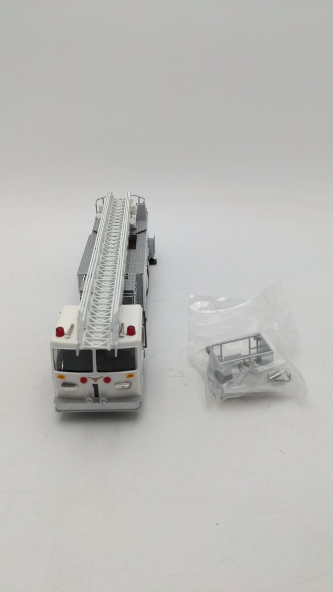 Conrad 5509 1:43 Scale White Tower Ladder Fort Worth Fire Engine # 1 Die Cast EX/Box