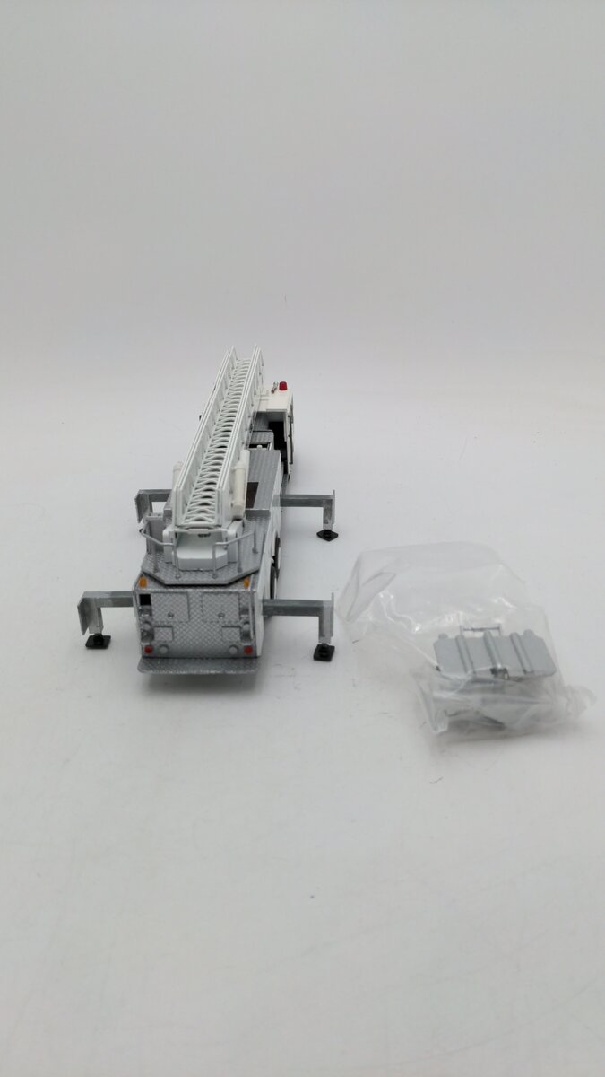 Conrad 5509 1:43 Scale White Tower Ladder Fort Worth Fire Engine # 1 Die Cast EX/Box