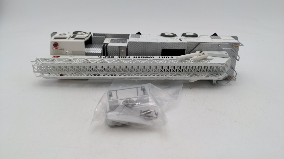 Conrad 5509 1:43 Scale White Tower Ladder Fort Worth Fire Engine # 1 Die Cast EX/Box