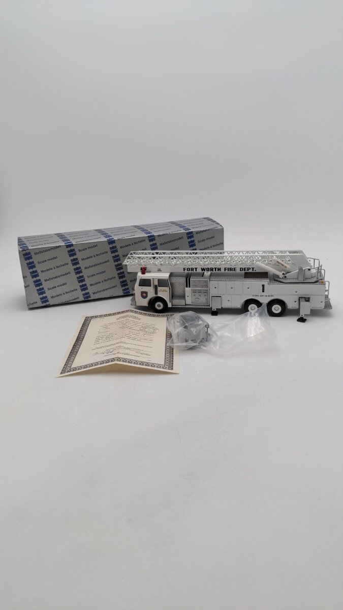 Conrad 5509 1:43 Scale White Tower Ladder Fort Worth Fire Engine # 1 Die Cast EX/Box