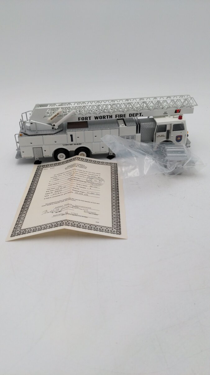 Conrad 5509 1:43 Scale White Tower Ladder Fort Worth Fire Engine # 1 Die Cast EX/Box